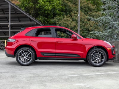 2026 Porsche Macan Base