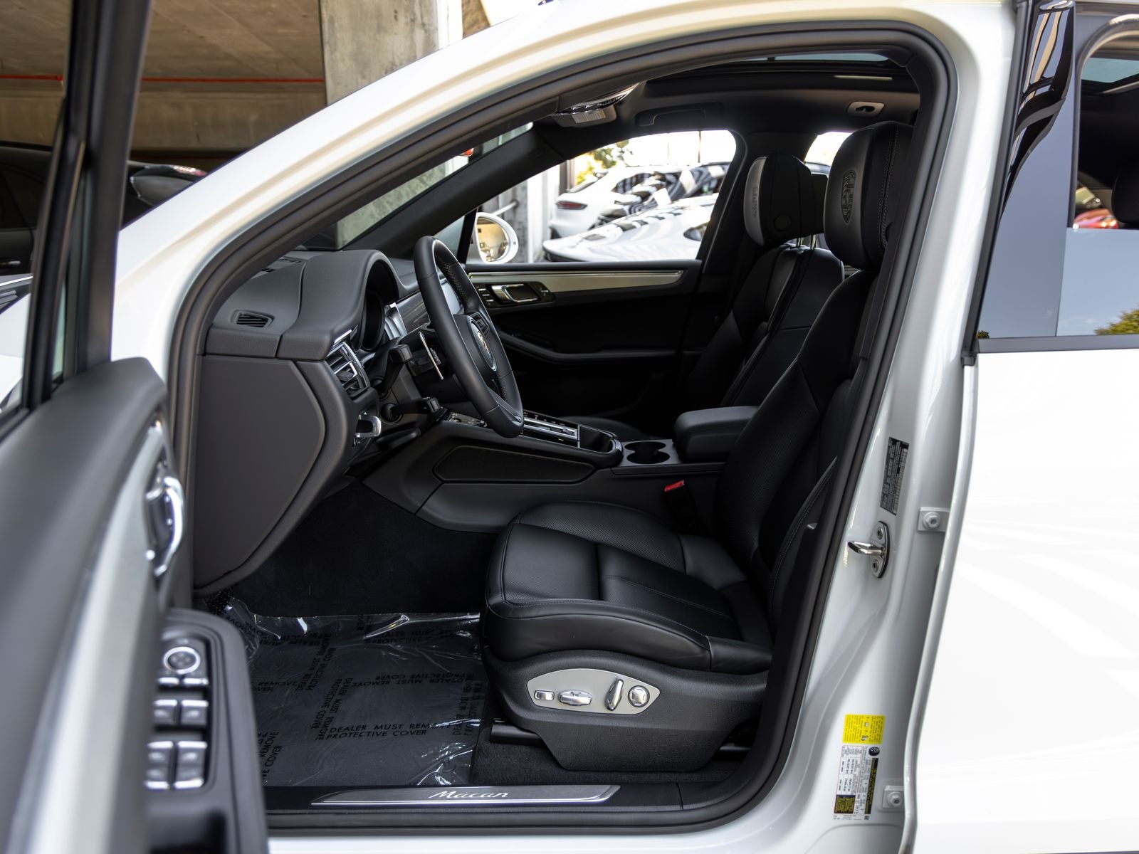 2026 Porsche Macan Base