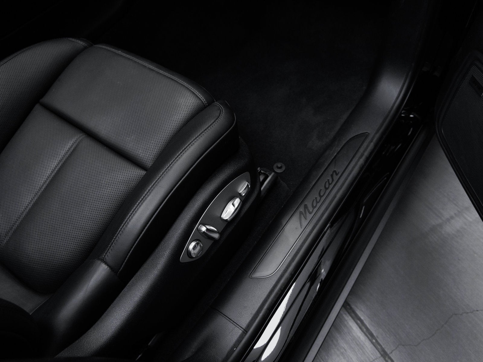 2026 Porsche Macan Base