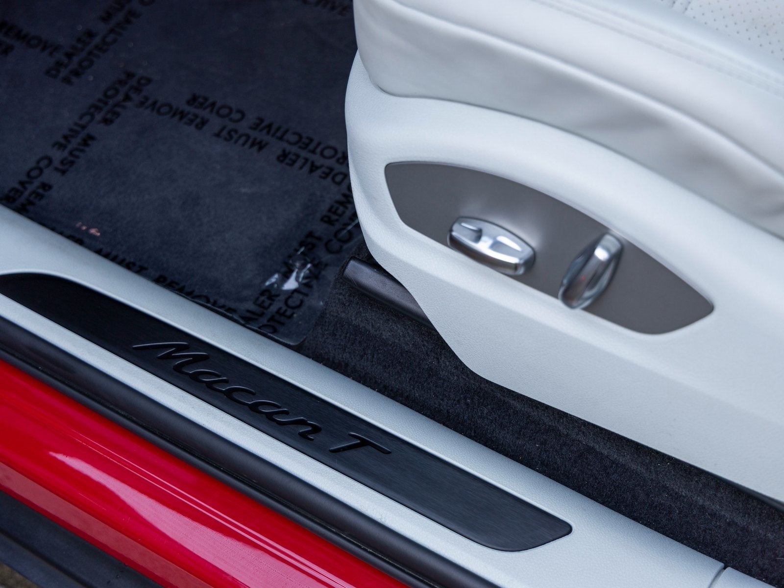 2024 Porsche Macan Macan T (MY24)