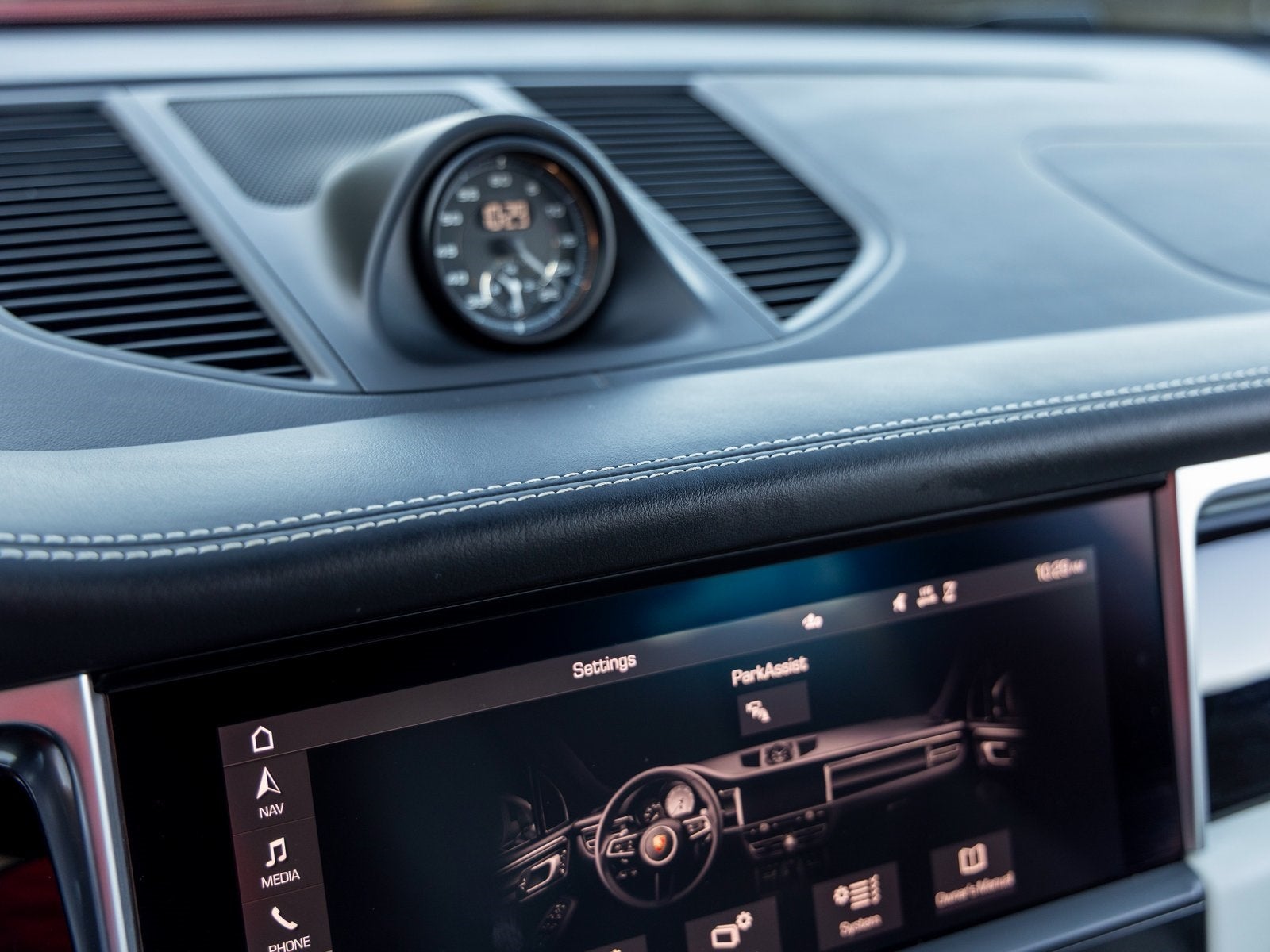 2024 Porsche Macan Macan T (MY24)