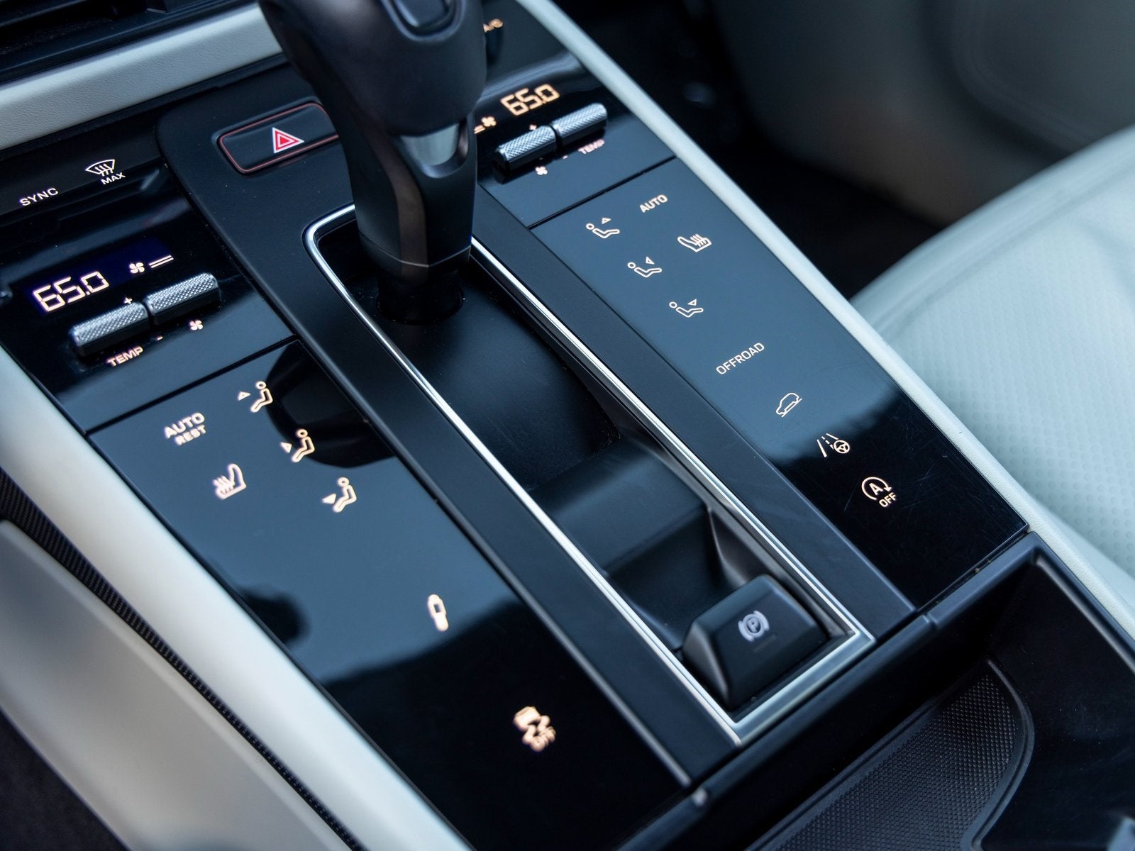 2024 Porsche Macan Macan T (MY24)