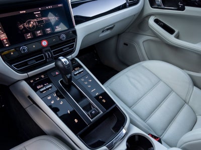 2024 Porsche Macan Macan T (MY24)