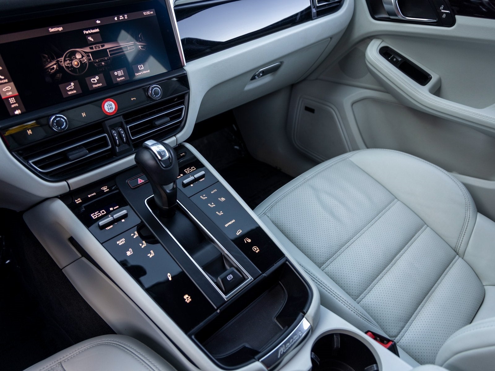 2024 Porsche Macan Macan T (MY24)