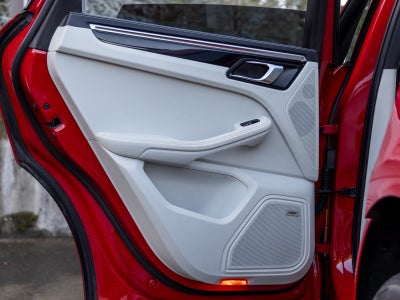 2024 Porsche Macan Macan T (MY24)