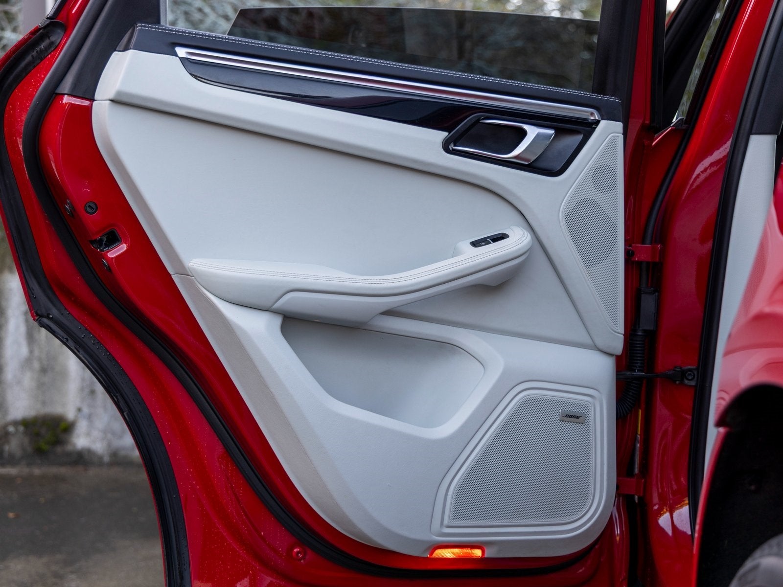 2024 Porsche Macan Macan T (MY24)