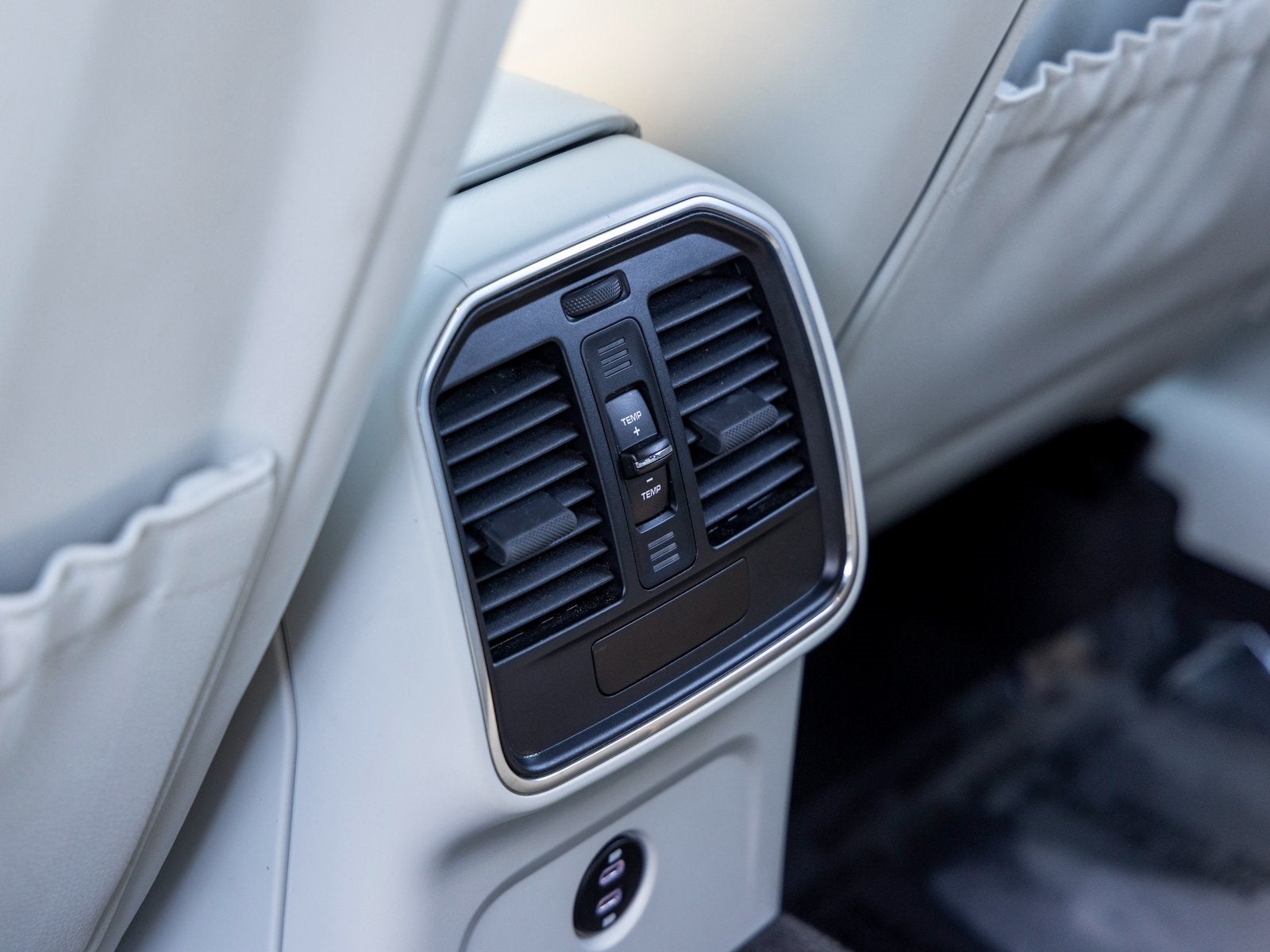 2024 Porsche Macan Macan T (MY24)