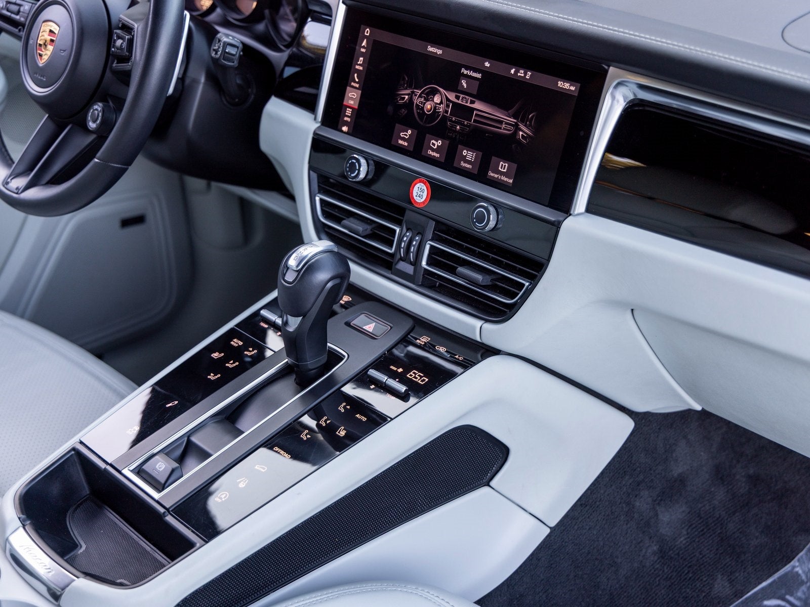 2024 Porsche Macan Macan T (MY24)