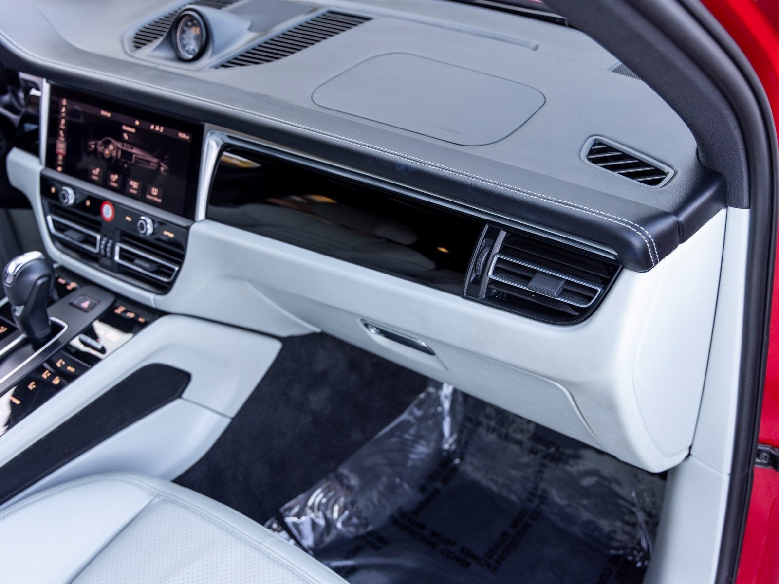 2024 Porsche Macan Macan T (MY24)