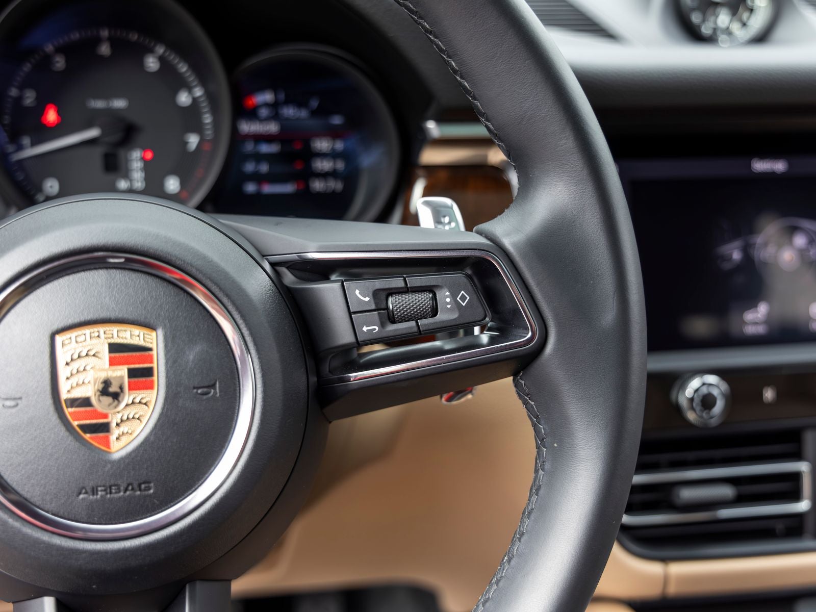 2023 Porsche Macan Base