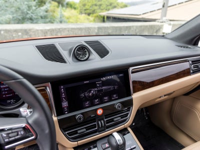 2023 Porsche Macan Base