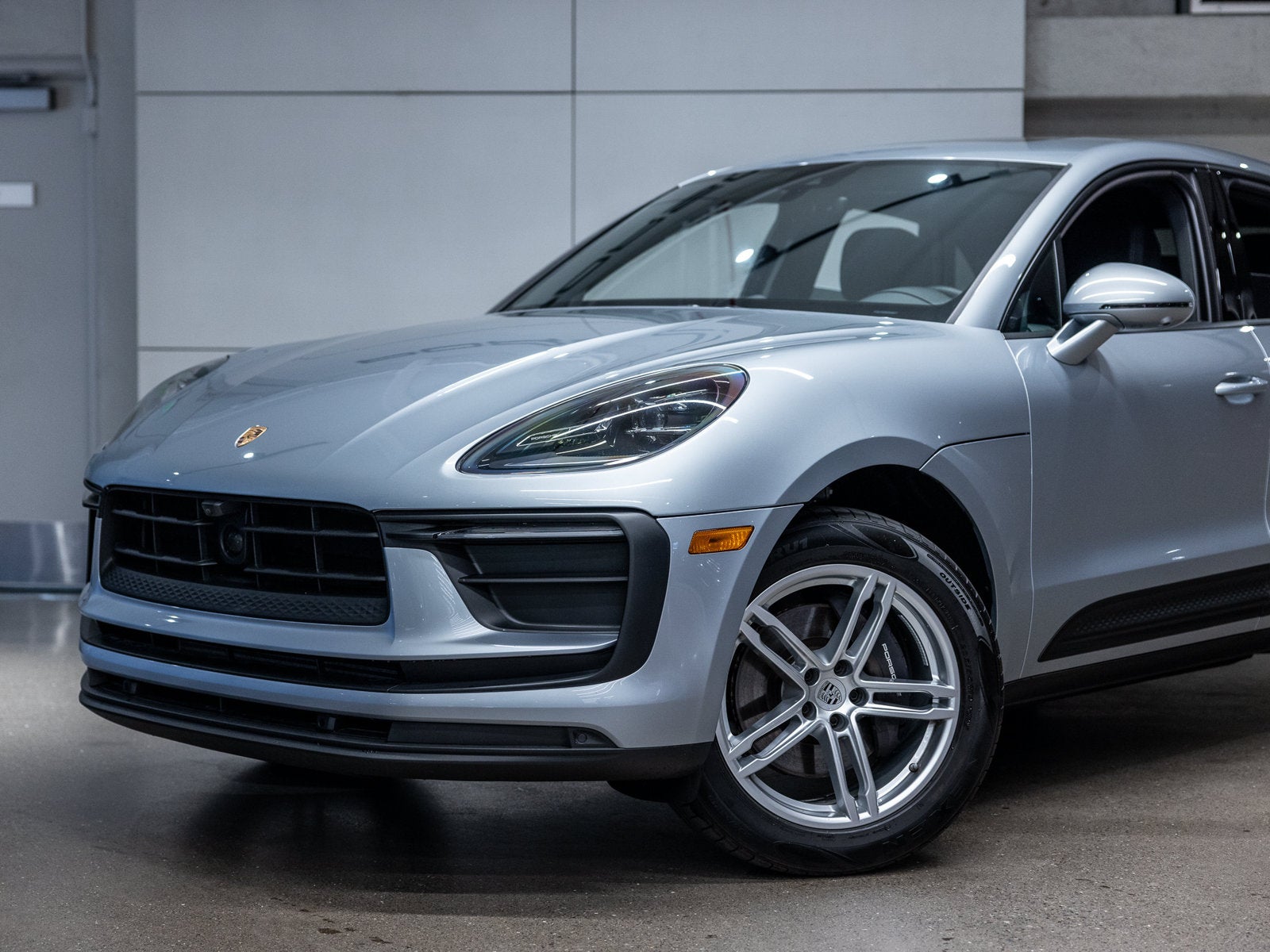 2025 Porsche Macan Base