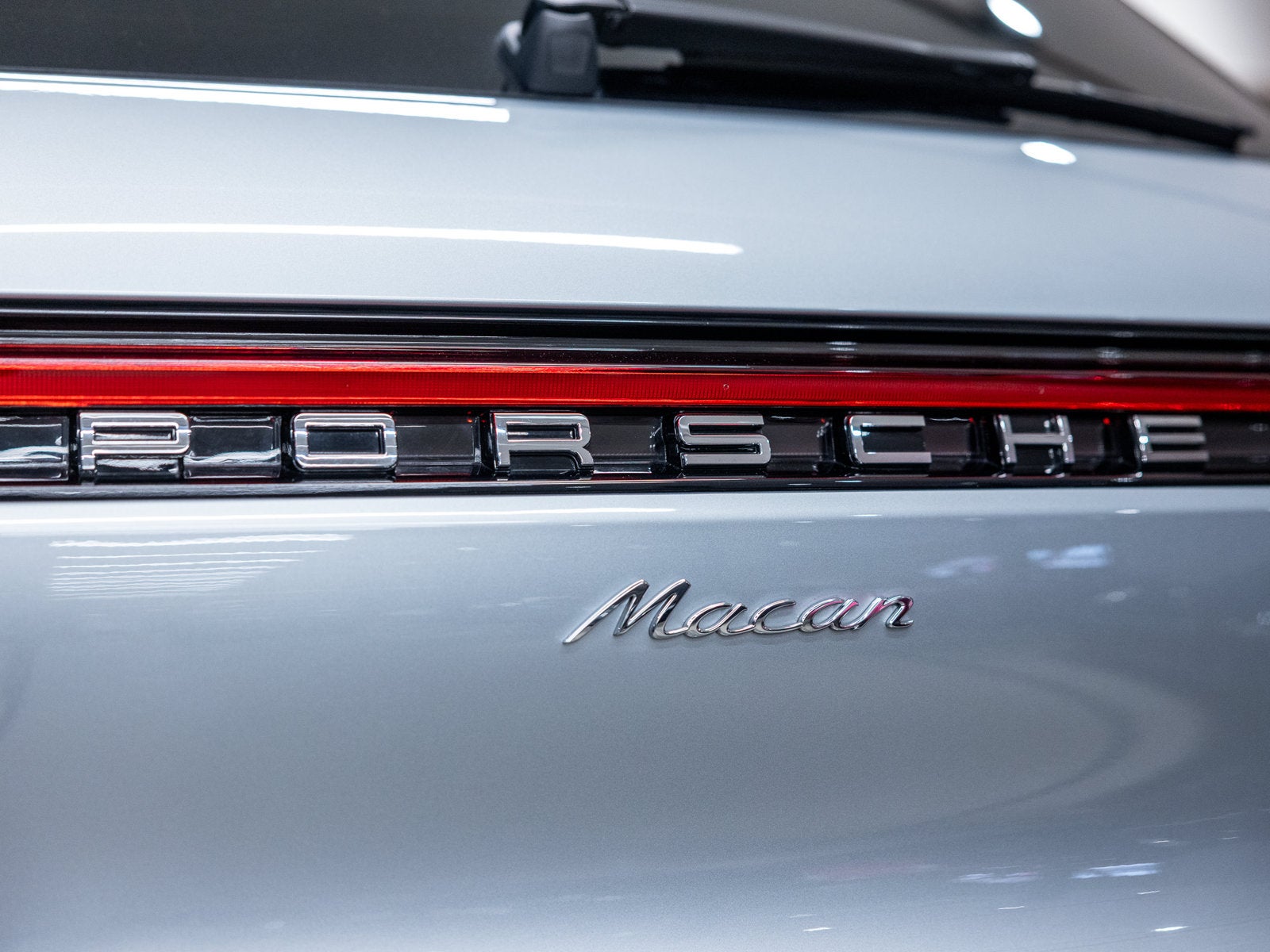 2025 Porsche Macan Base