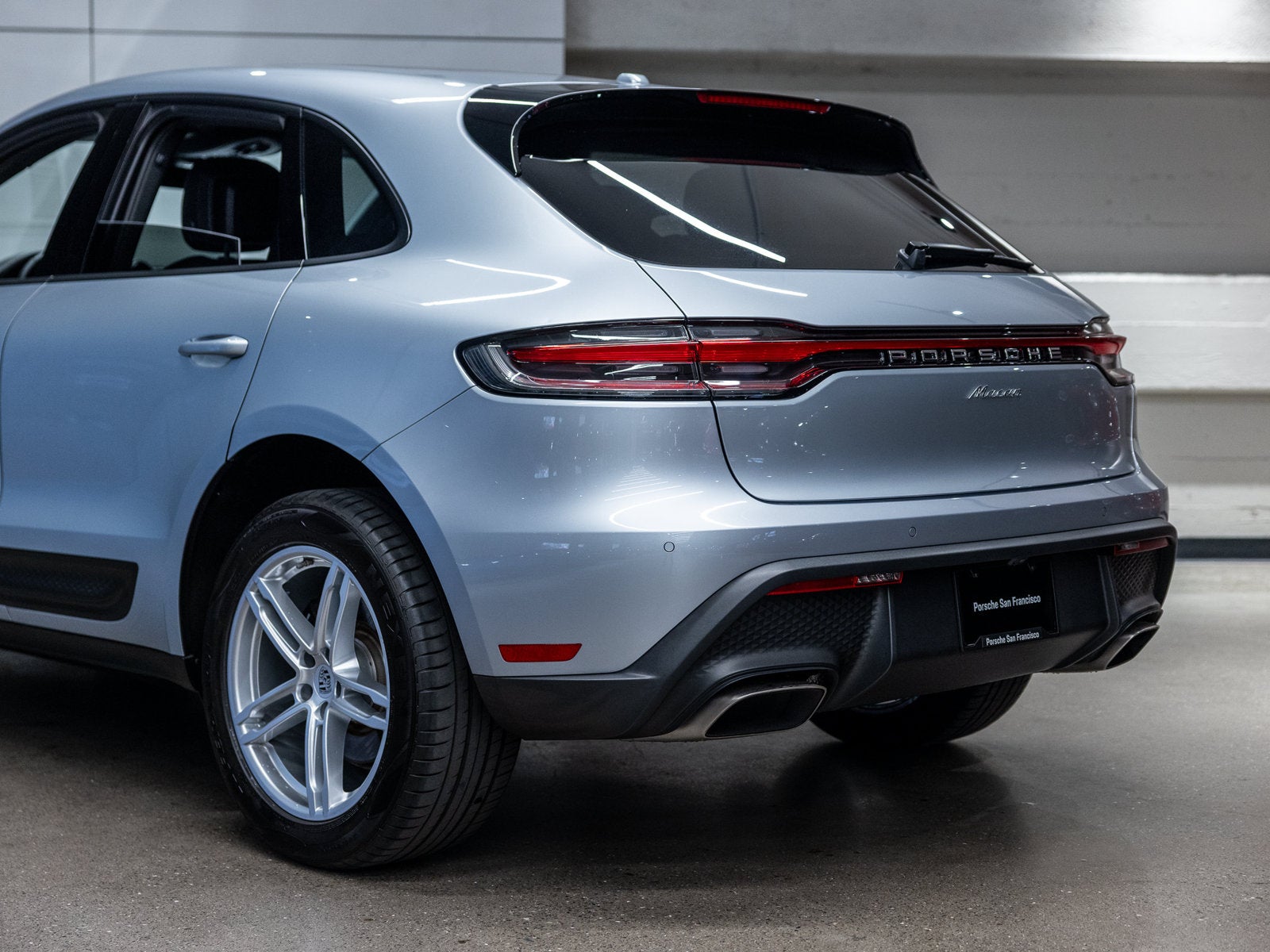 2025 Porsche Macan Base