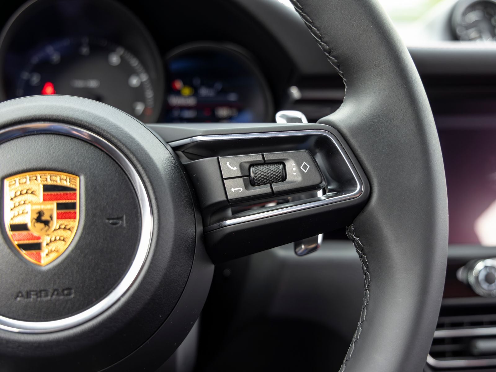 2026 Porsche Macan Base