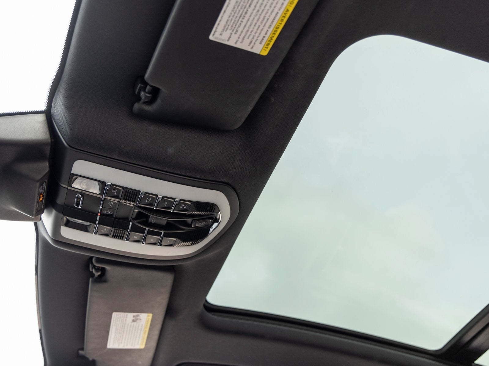 2023 Porsche Macan Macan T (MY23)