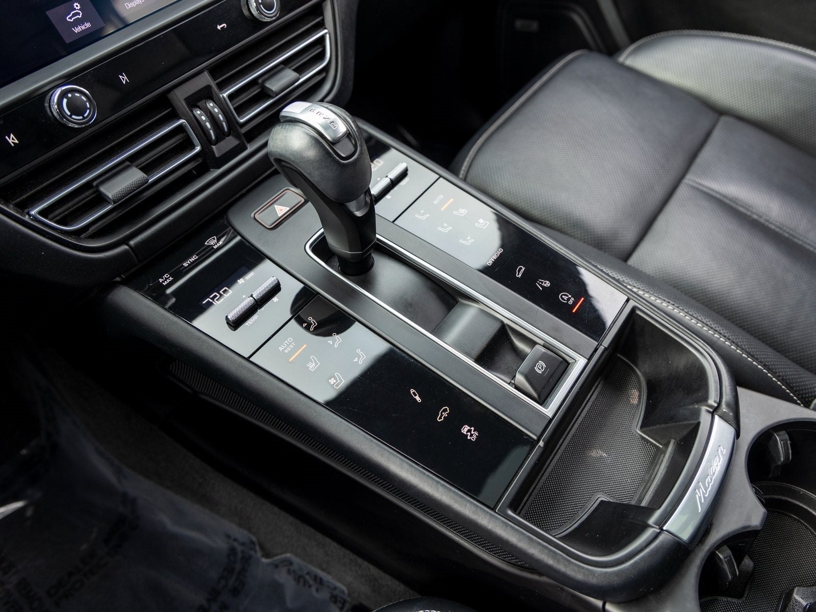 2023 Porsche Macan Macan T (MY23)