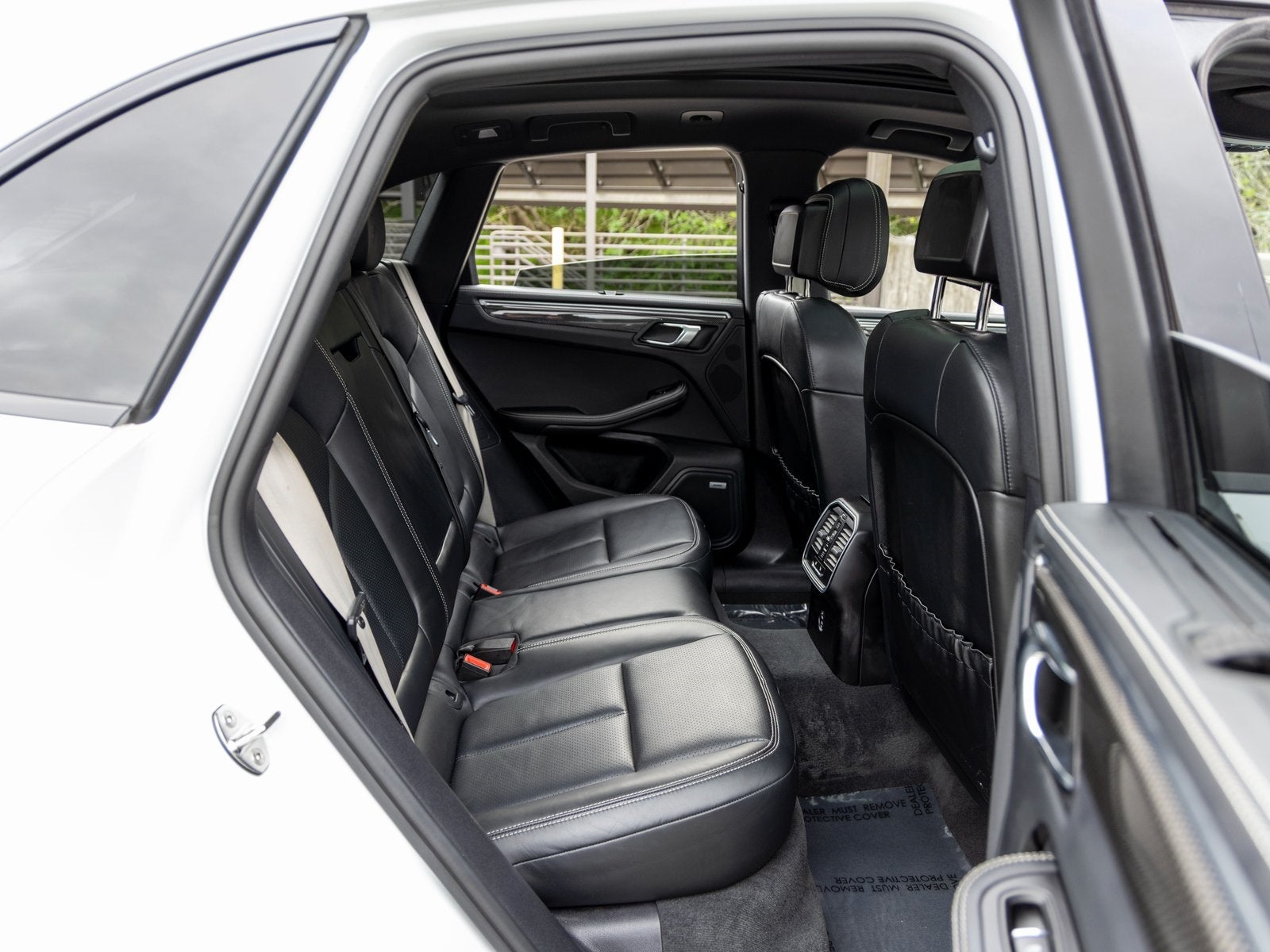 2023 Porsche Macan Macan T (MY23)