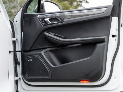 2023 Porsche Macan Macan T (MY23)