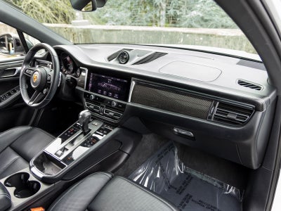 2023 Porsche Macan Macan T (MY23)