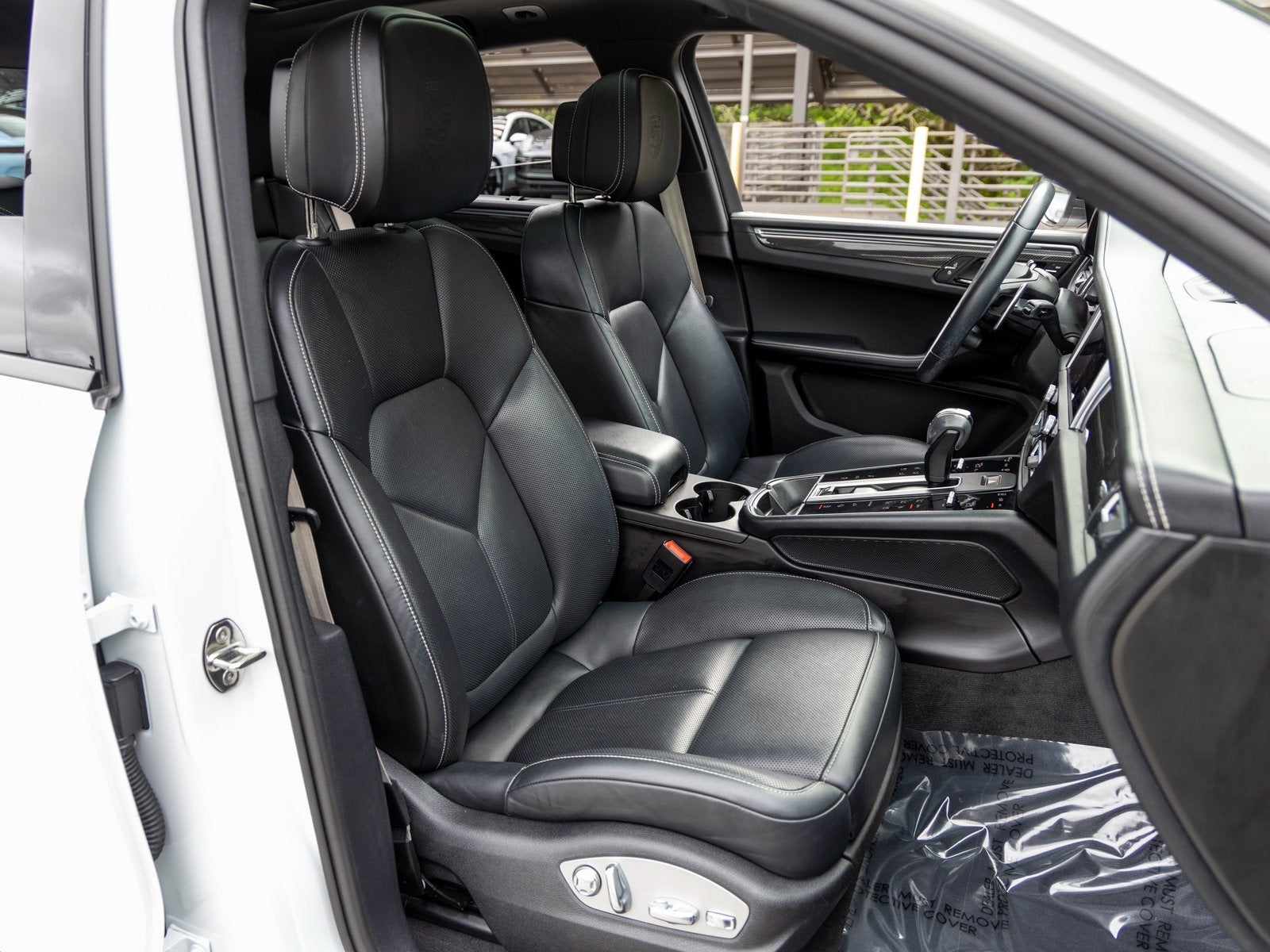 2023 Porsche Macan Macan T (MY23)