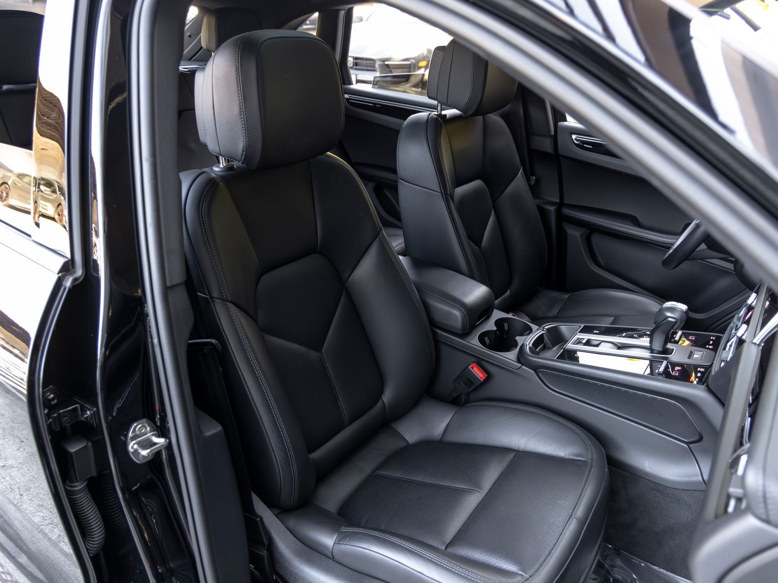 2023 Porsche Macan Macan (MY23)