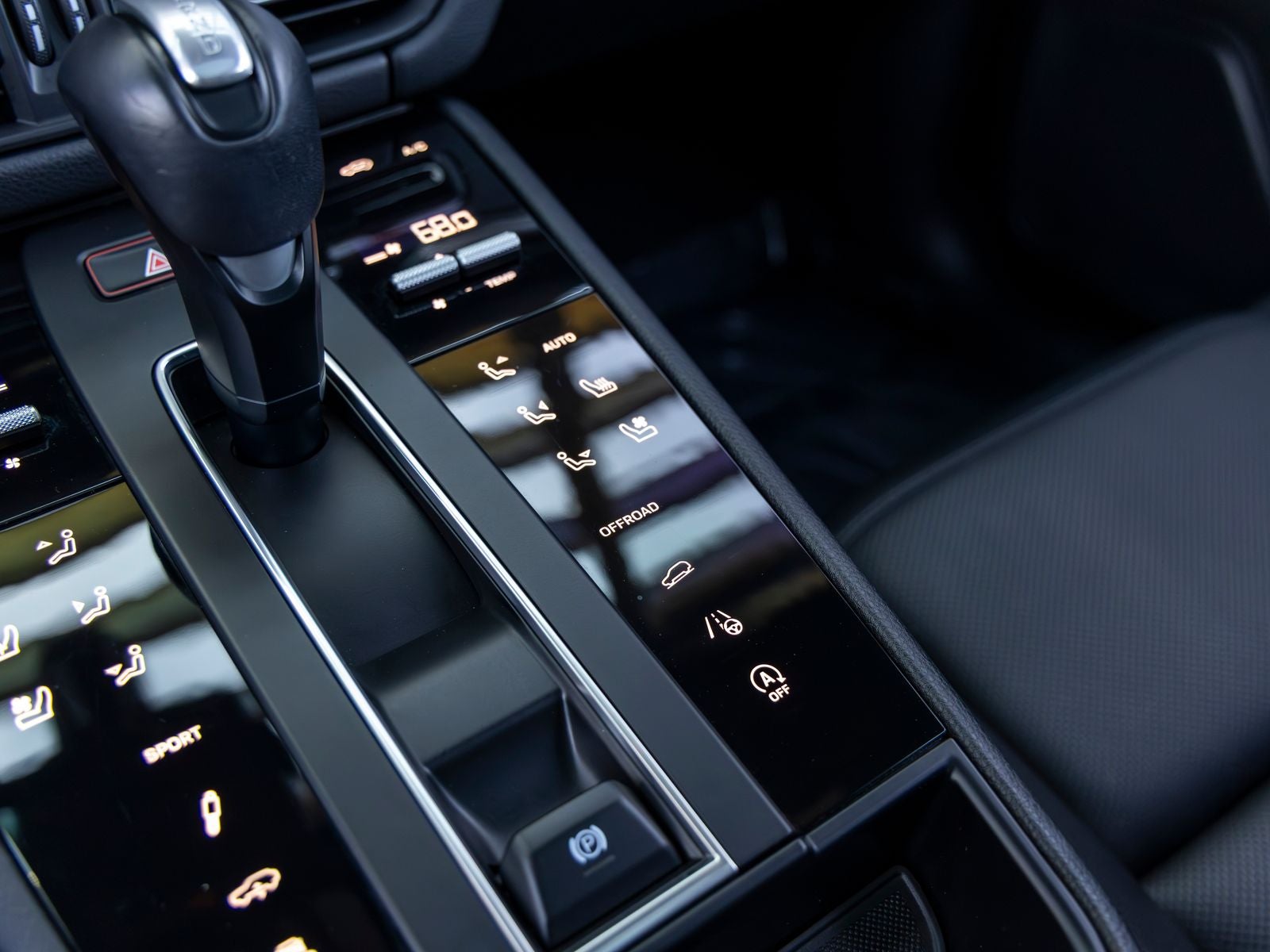 2024 Porsche Macan Base