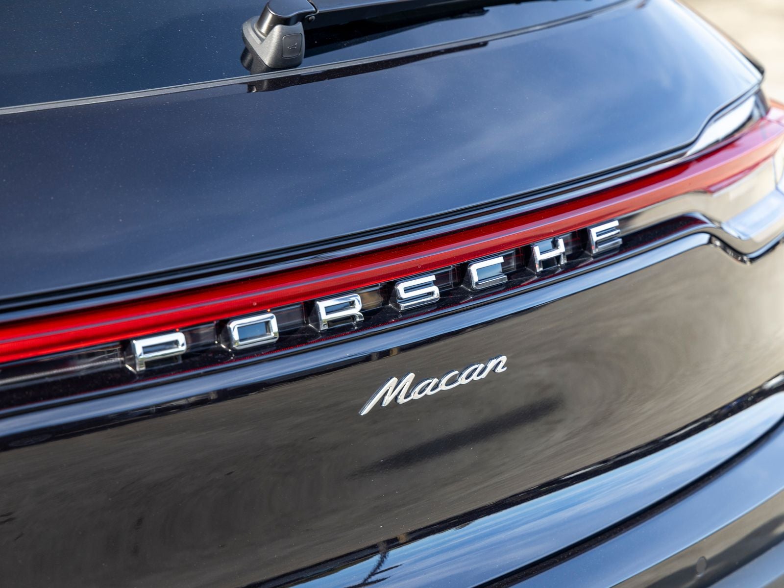 2025 Porsche Macan Base