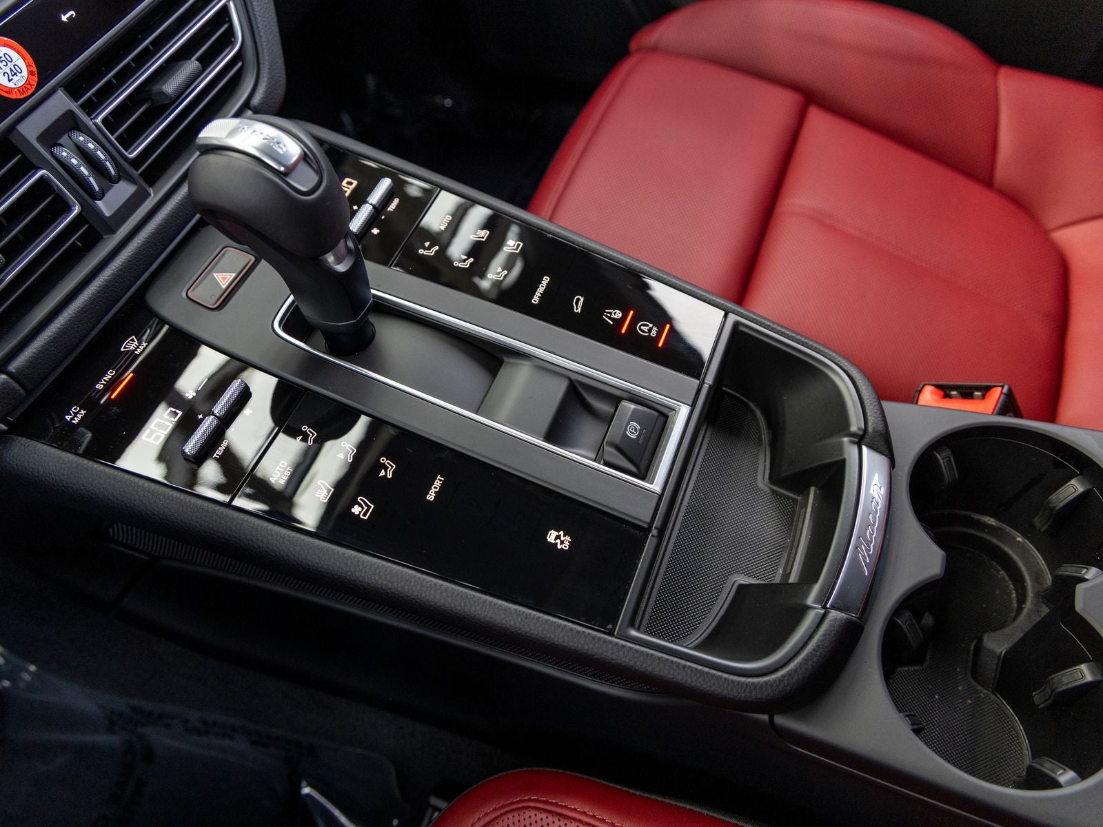 2025 Porsche Macan Base