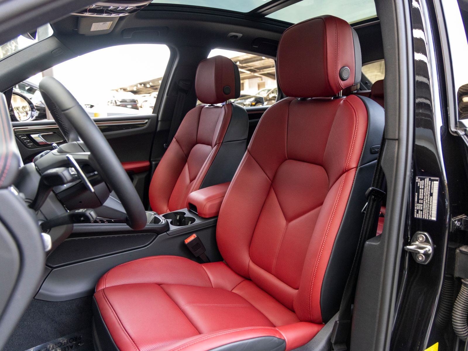 2025 Porsche Macan Base