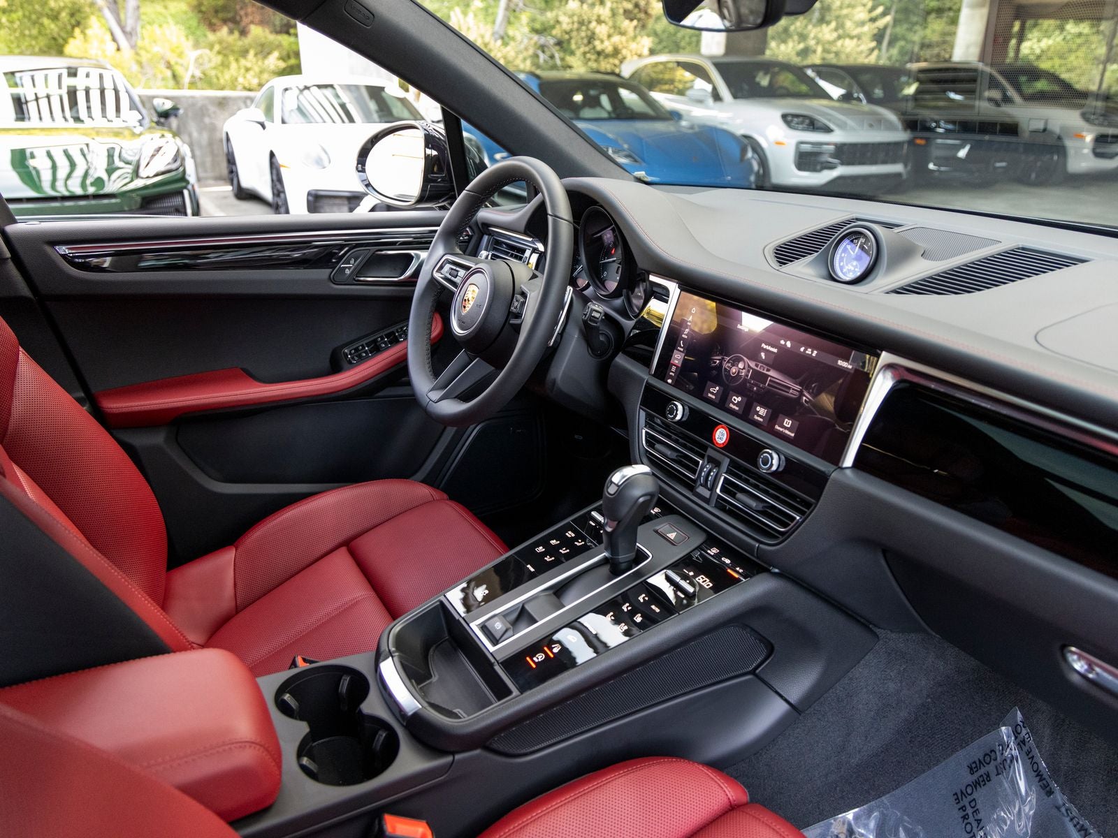 2025 Porsche Macan Base