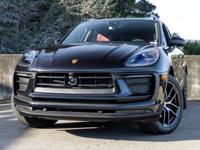 2025 Porsche Macan Base