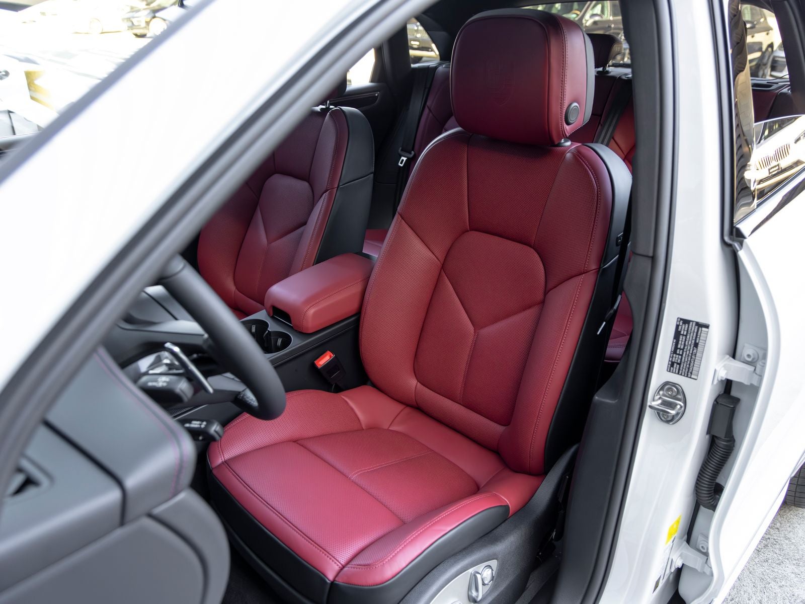 2026 Porsche Macan Base