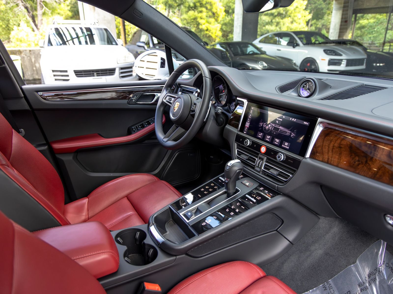 2025 Porsche Macan Base