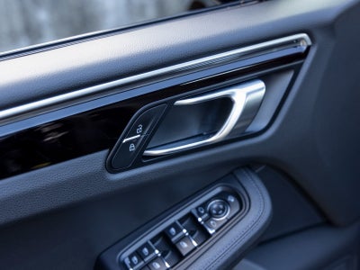 2022 Porsche Macan Macan