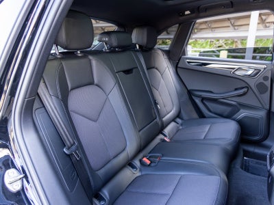 2022 Porsche Macan Macan