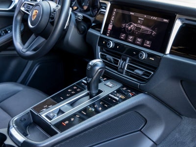 2022 Porsche Macan Macan
