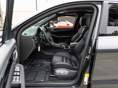 2022 Porsche Macan Base