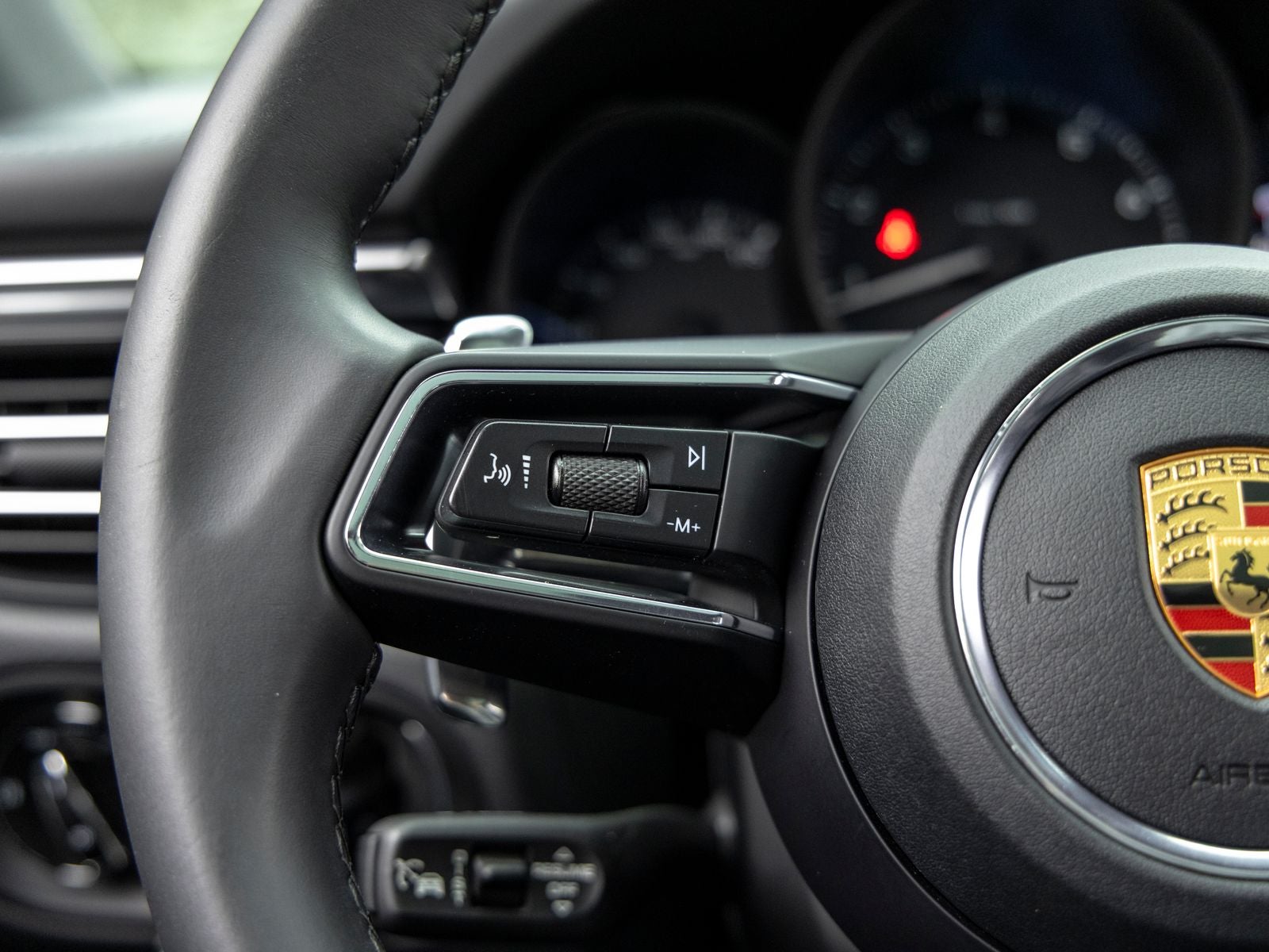2022 Porsche Macan Base