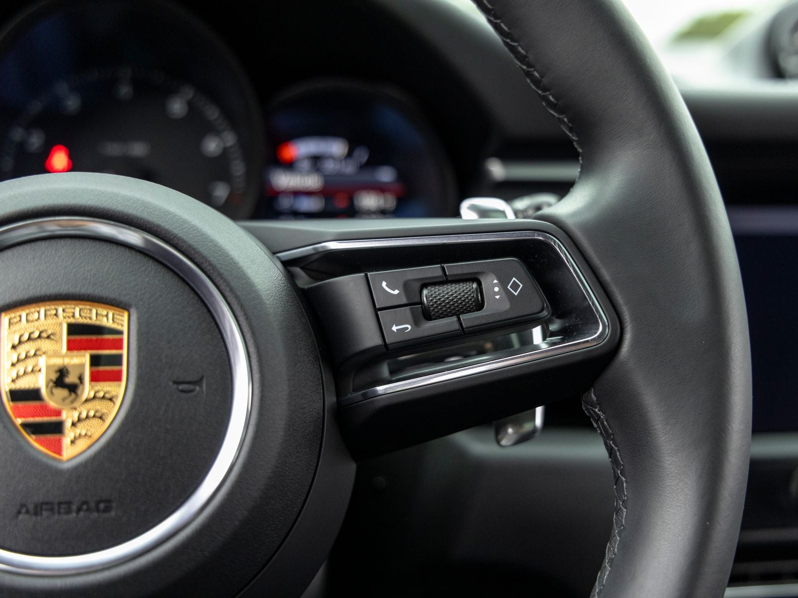2022 Porsche Macan Base