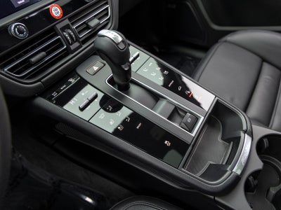 2022 Porsche Macan Base