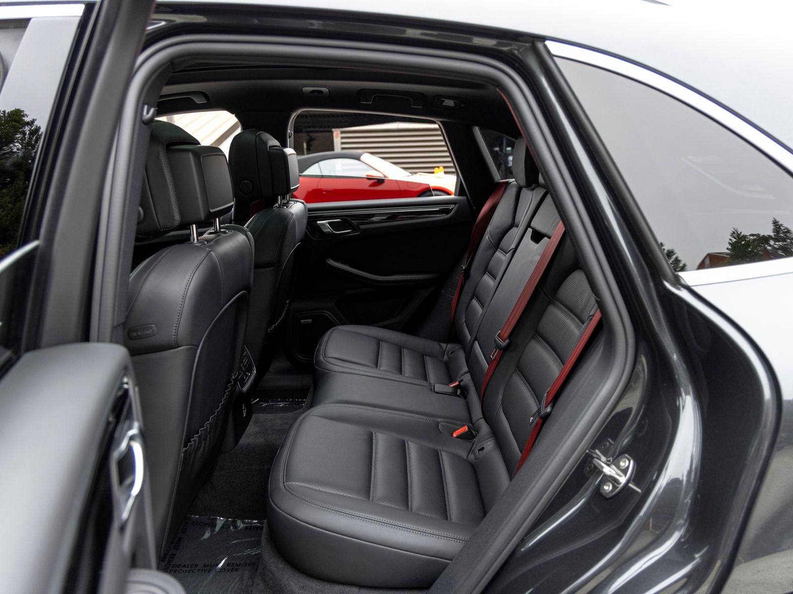 2022 Porsche Macan Base