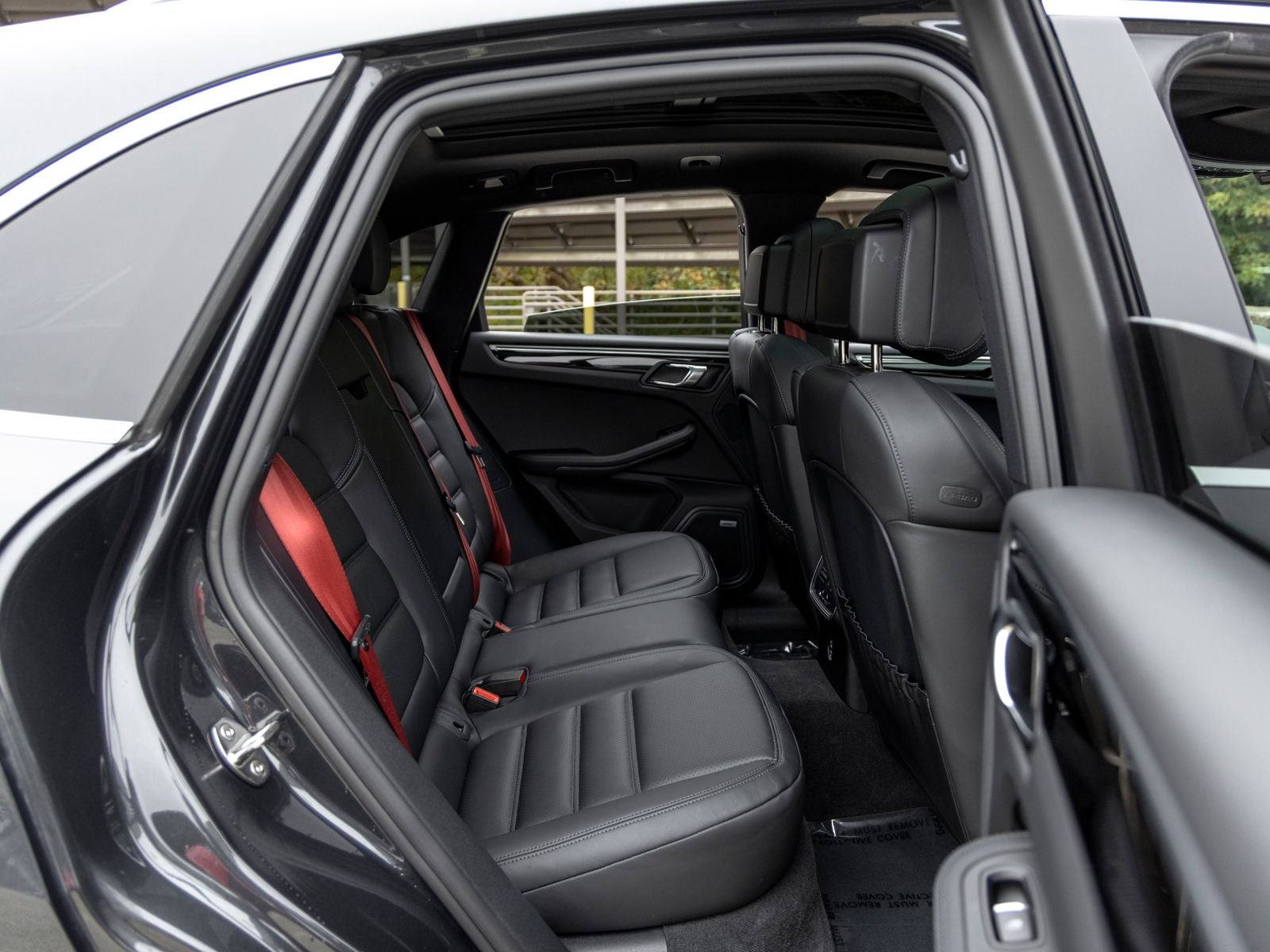 2022 Porsche Macan Base