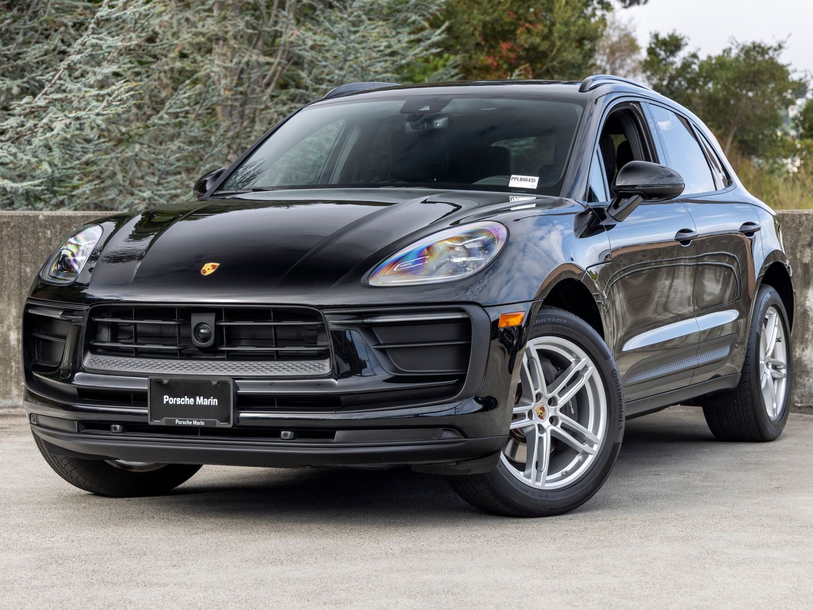 2023 Porsche Macan AWD photo