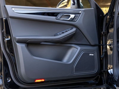 2025 Porsche Macan T