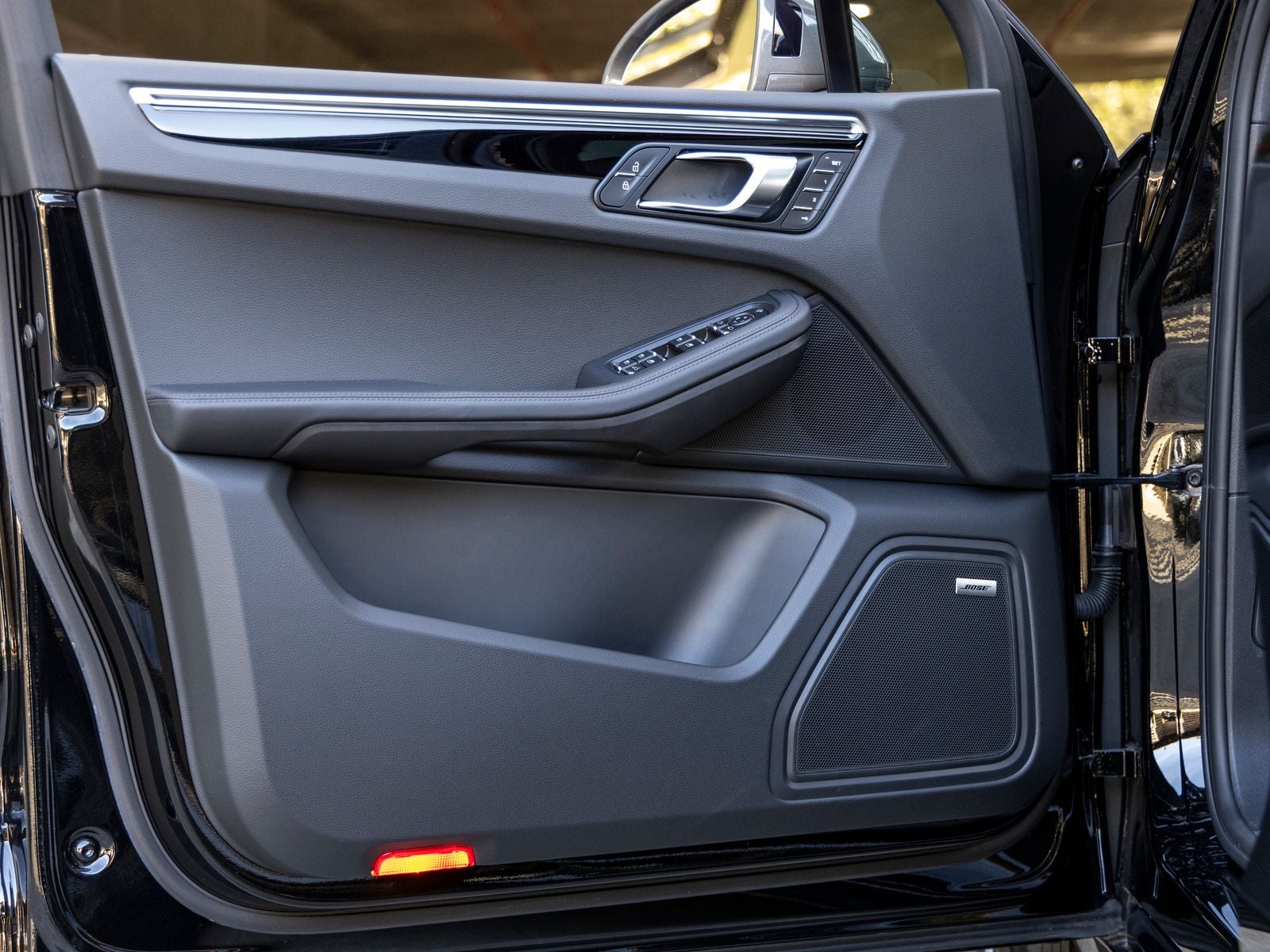 2025 Porsche Macan T