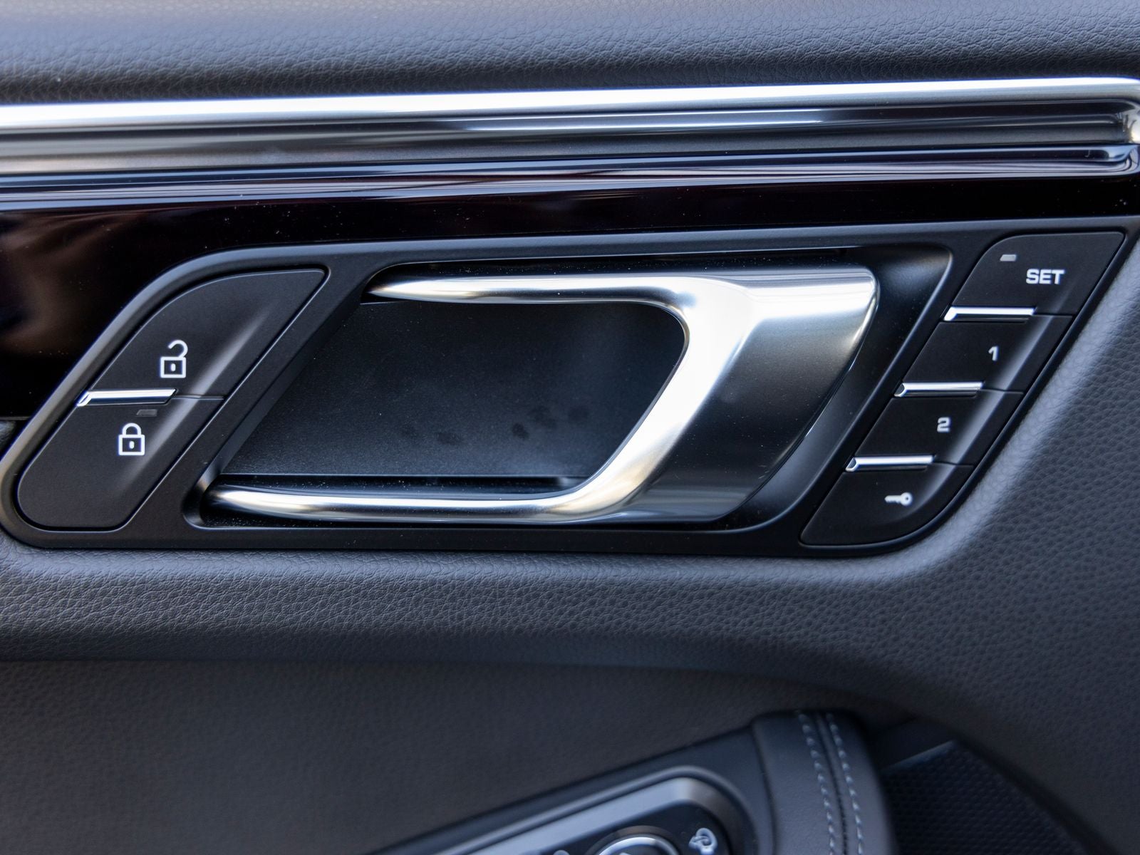 2025 Porsche Macan T