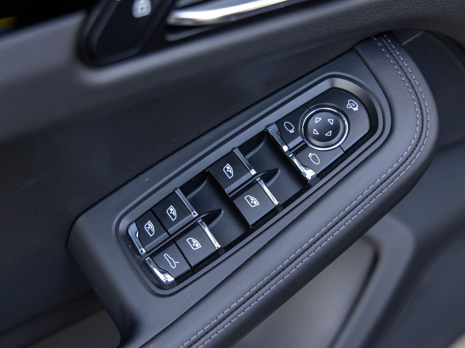 2025 Porsche Macan T