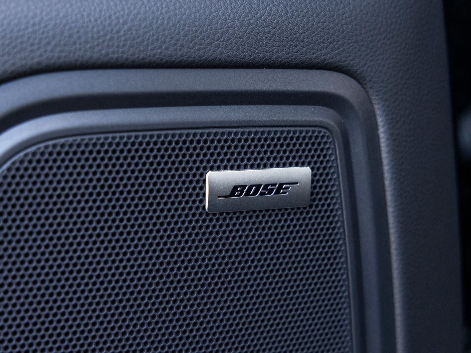 2025 Porsche Macan T