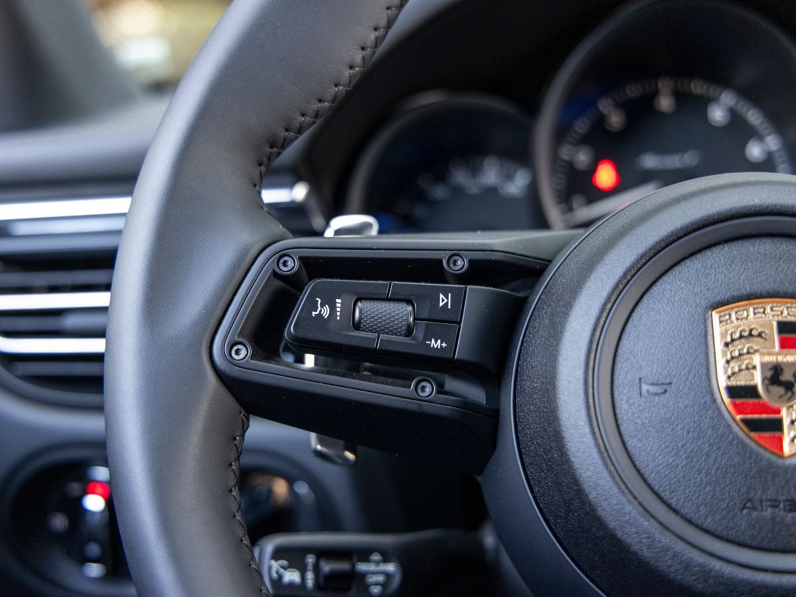 2025 Porsche Macan T